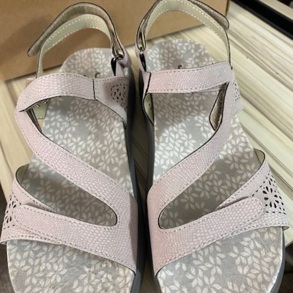 NIB Jambu JBU Sweet Pea Light Grey sandal